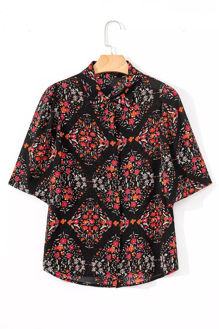 Vintage-Blumenmuster-Hemd mit Knopfdetails