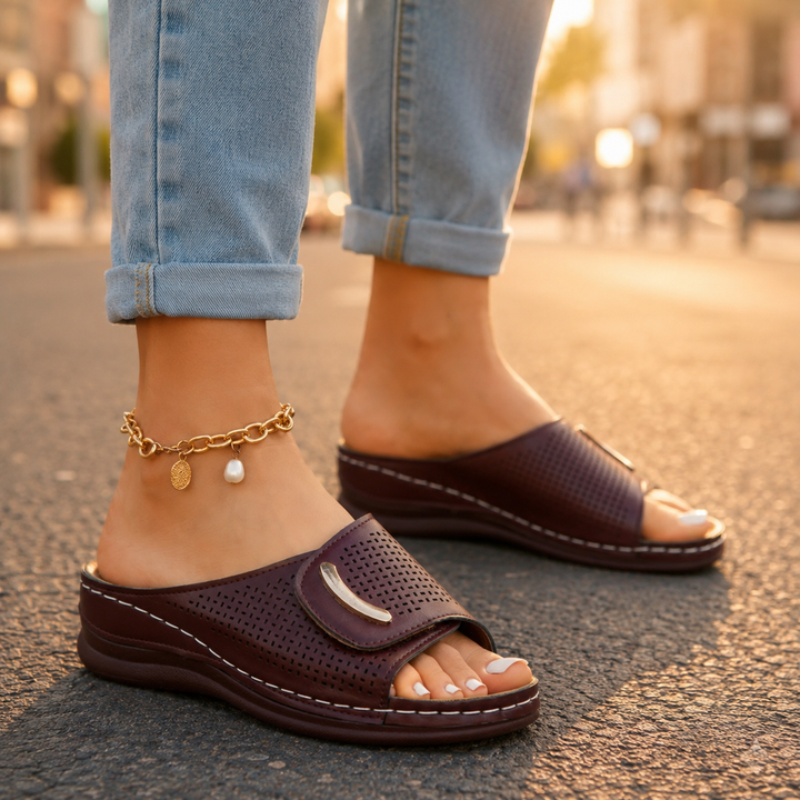 Caelina Stützende Keil-Sandalen