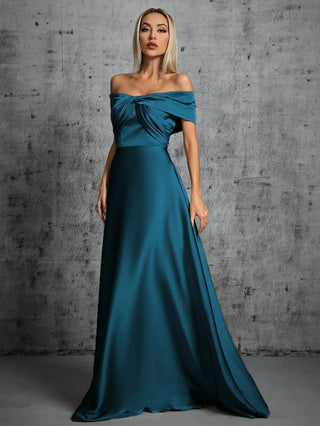 Juliana Faltendes Brautjungfernkleid" can be rewritten as "Juliana Draped Bridesmaid Dress.