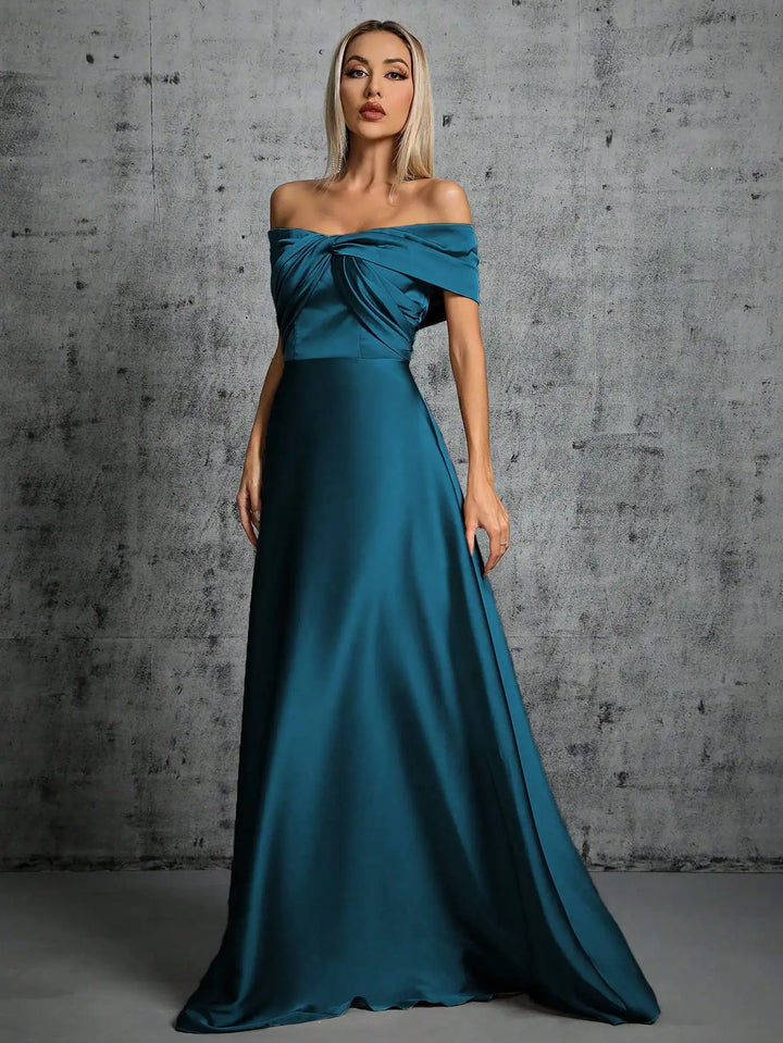 Juliana Faltendes Brautjungfernkleid" can be rewritten as "Juliana Draped Bridesmaid Dress.