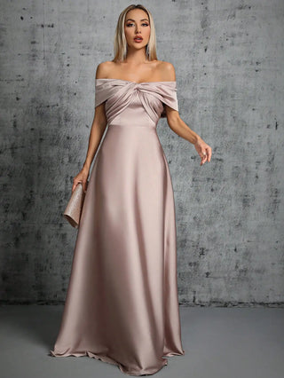 Juliana Faltendes Brautjungfernkleid" can be rewritten as "Juliana Draped Bridesmaid Dress.