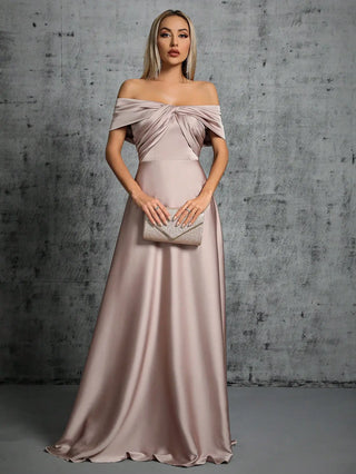 Juliana Faltendes Brautjungfernkleid" can be rewritten as "Juliana Draped Bridesmaid Dress.