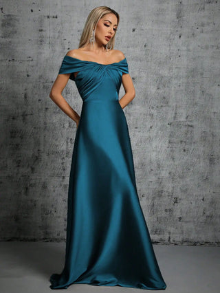 Juliana Faltendes Brautjungfernkleid" can be rewritten as "Juliana Draped Bridesmaid Dress.