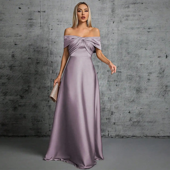 Juliana Faltendes Brautjungfernkleid" can be rewritten as "Juliana Draped Bridesmaid Dress.
