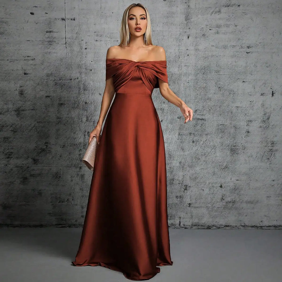 Juliana Faltendes Brautjungfernkleid" can be rewritten as "Juliana Draped Bridesmaid Dress.