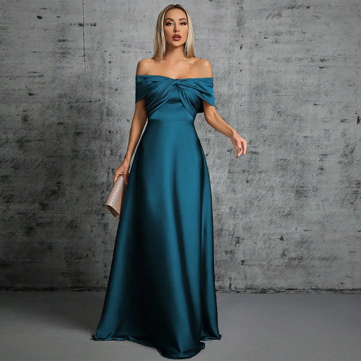 Juliana Faltendes Brautjungfernkleid" can be rewritten as "Juliana Draped Bridesmaid Dress.