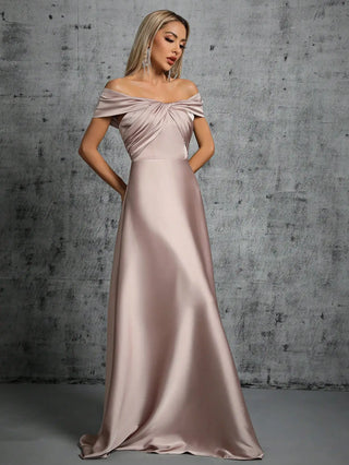 Juliana Faltendes Brautjungfernkleid" can be rewritten as "Juliana Draped Bridesmaid Dress.