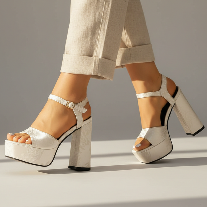 Quinn Quadrat Zehentrenner Sandalen