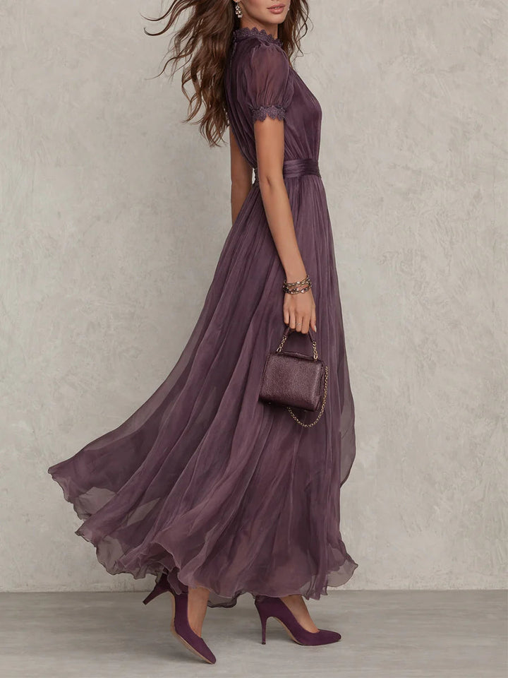 Flavia | Elegantes Langes Kleid Violett Mit Tropfen-Ausschnitt Spitze