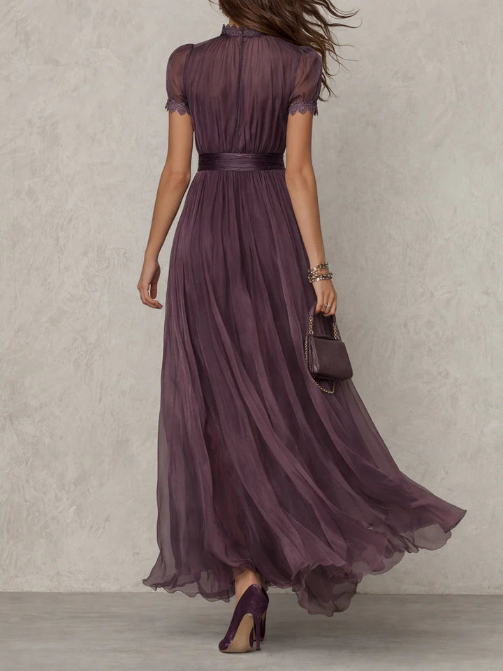 Flavia | Elegantes Langes Kleid Violett Mit Tropfen-Ausschnitt Spitze