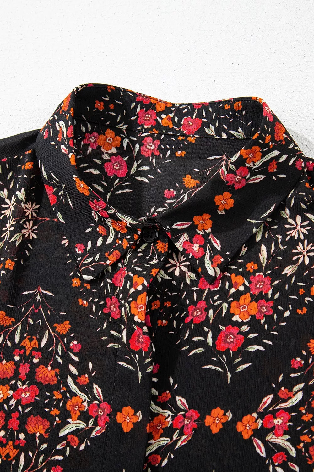 Vintage-Blumenmuster-Hemd mit Knopfdetails
